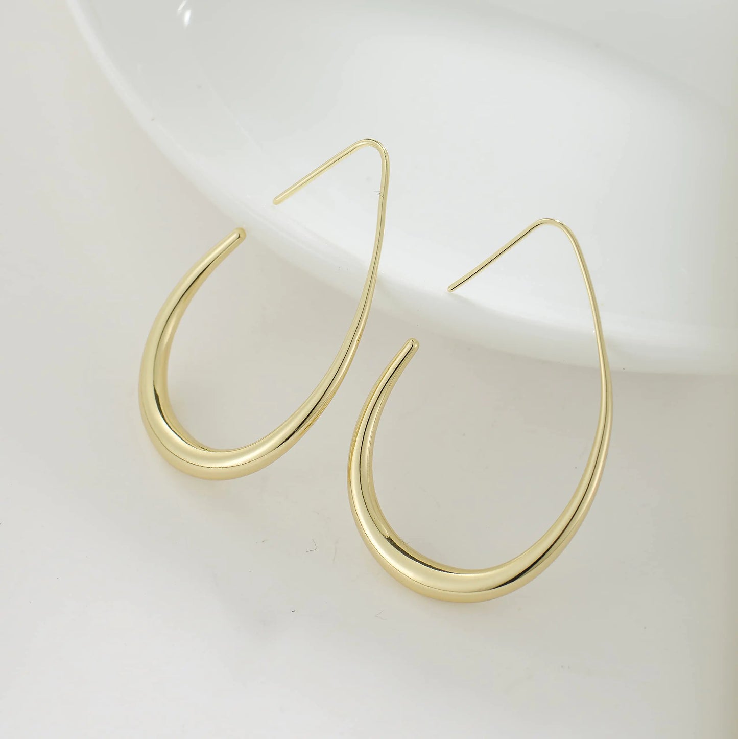 Lightweight Teardrop Hoop Earrings - jasmin milk bar